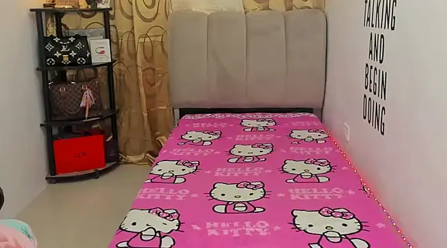 Snapshot of Trixie_Mattel21 chatting on December 26, 2024, 2:22 am Trixie Mattel21 online show from December 26, 2024, 2:22 am