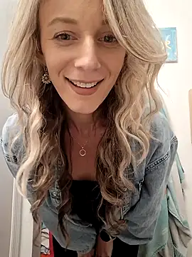 Heyitsmee33 online show from March 11, 2025, 5:46 pm