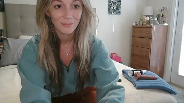 Heyitsmee33 online show from November 7, 2025, 12:27 pm