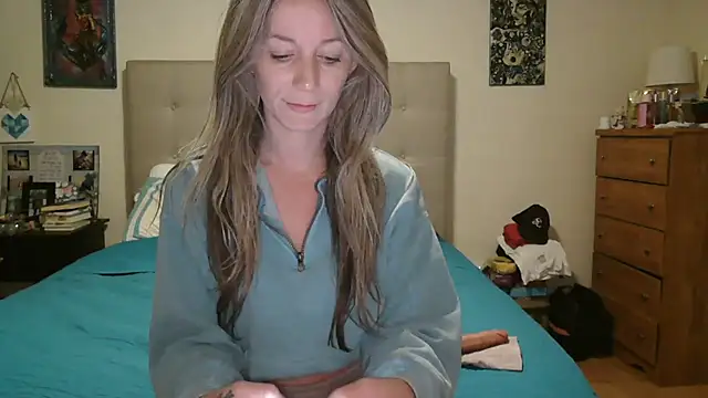 Heyitsmee33 online show from April 2, 2026, 10:02 am