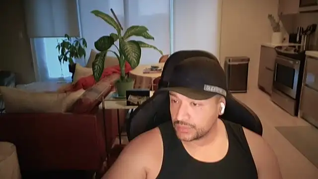 HungandThickLatin online show from September 29, 2025, 1:49 pm