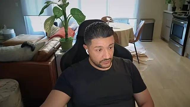 HungandThickLatin online show from October 25, 2025, 12:29 am