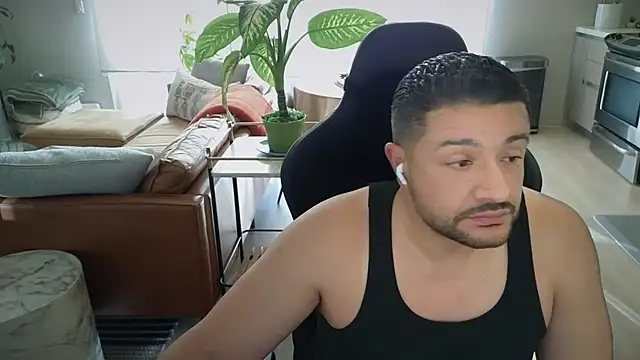 HungandThickLatin online show from November 1, 2025, 12:01 am