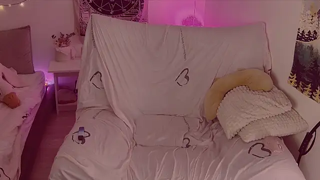 cutenessa online show from December 18, 2025, 7:03 am