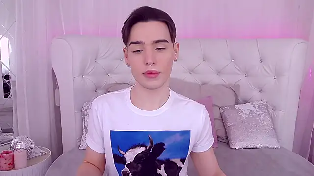 Snapshot of RobbyCharming chatting on January 25, 2025, 7:49 pm RobbyCharming online show from January 25, 2025, 7:49 pm