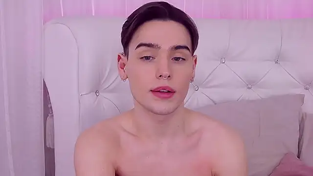 Snapshot of RobbyCharming chatting on January 28, 2025, 2:21 am RobbyCharming online show from January 28, 2025, 2:21 am