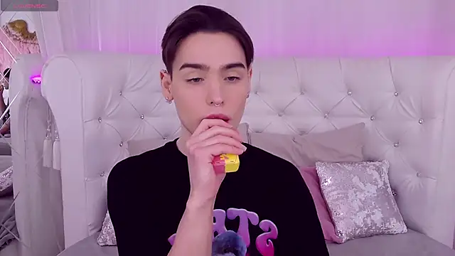 Snapshot of RobbyCharming chatting on February 1, 2025, 7:55 pm RobbyCharming online show from February 1, 2025, 7:55 pm