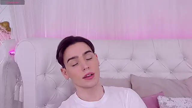 Snapshot of RobbyCharming chatting on February 2, 2025, 7:57 pm RobbyCharming online show from February 2, 2025, 7:57 pm