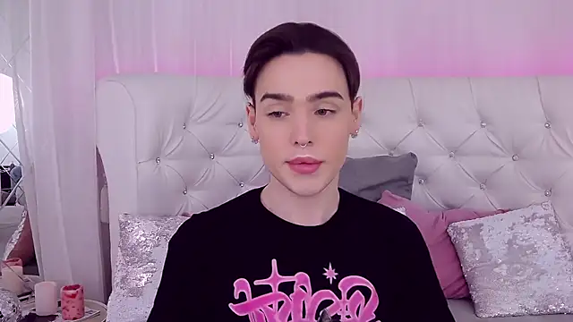 Snapshot of RobbyCharming chatting on February 8, 2025, 7:38 pm RobbyCharming online show from February 8, 2025, 7:38 pm