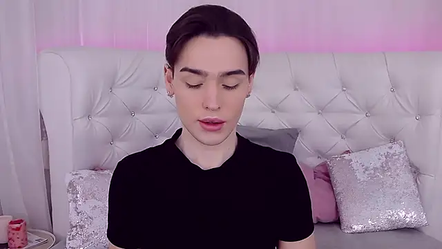 Snapshot of RobbyCharming chatting on February 14, 2025, 7:44 pm RobbyCharming online show from February 14, 2025, 7:44 pm