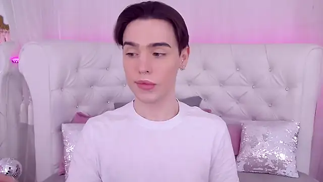 Snapshot of RobbyCharming chatting on February 24, 2025, 7:41 pm RobbyCharming online show from February 24, 2025, 7:41 pm