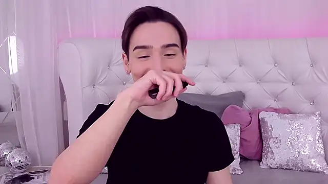 Snapshot of RobbyCharming chatting on March 1, 2025, 7:48 pm RobbyCharming online show from March 1, 2025, 7:48 pm