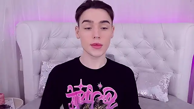 Snapshot of RobbyCharming chatting on March 9, 2025, 7:48 pm RobbyCharming online show from March 9, 2025, 7:48 pm