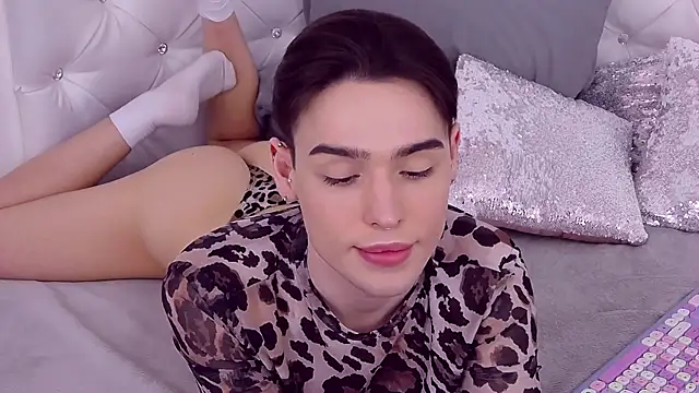 Snapshot of RobbyCharming chatting on March 9, 2025, 10:52 pm RobbyCharming online show from March 9, 2025, 10:52 pm