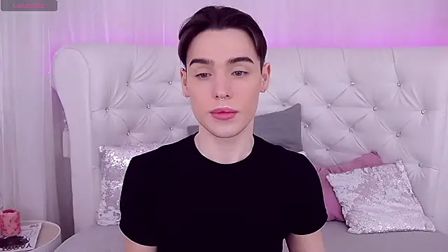 Snapshot of RobbyCharming chatting on March 14, 2025, 7:23 pm RobbyCharming online show from March 14, 2025, 7:23 pm