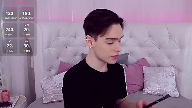 Snapshot of RobbyCharming chatting on March 16, 2025, 7:38 pm RobbyCharming online show from March 16, 2025, 7:38 pm