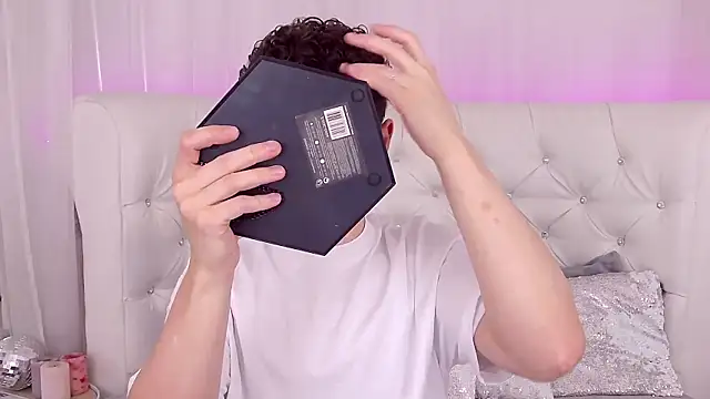 Snapshot of RobbyCharming chatting on September 18, 2025, 3:41 am RobbyCharming online show from September 18, 2025, 3:41 am