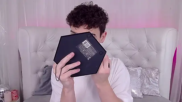 Snapshot of RobbyCharming chatting on October 3, 2025, 3:36 am RobbyCharming online show from October 3, 2025, 3:36 am