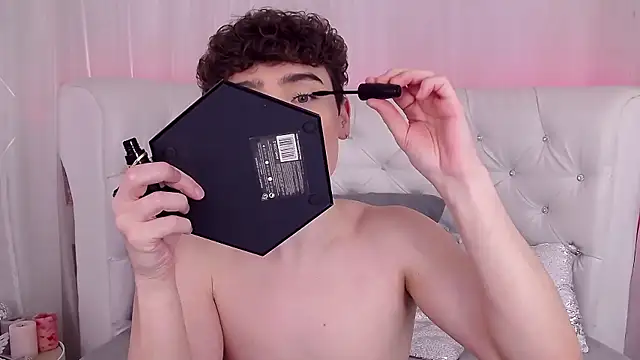 Snapshot of RobbyCharming chatting on October 22, 2025, 3:51 am RobbyCharming online show from October 22, 2025, 3:51 am