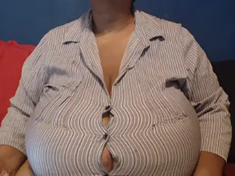 CUTEFIRMMELONSS online show from March 4, 2025, 9:51 am