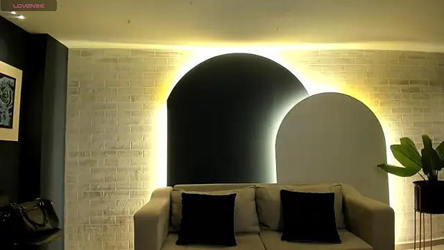 MariamRivera  online show from February 2, 2025, 3:54 am