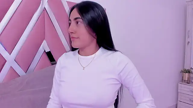 Helenn monroy1 online show from November 10, 2025, 7:35 pm