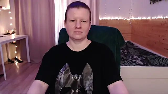 Snapshot of Exponent_5 chatting on May 2, 2026, 5:51 pm Exponent 5 online show from May 2, 2026, 5:51 pm