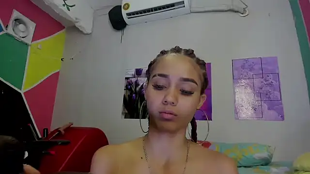Snapshot of MarianaManzur chatting on February 9, 2025, 3:56 pm MarianaManzur online show from February 9, 2025, 3:56 pm