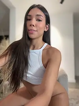 Snapshot of EllaSanz_ chatting on September 22, 2025, 9:28 pm EllaSanz online show from September 22, 2025, 9:28 pm