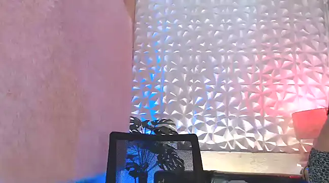 Snapshot of Ladygel20 chatting on January 13, 2025, 3:01 am Ladygel20 online show from January 13, 2025, 3:01 am