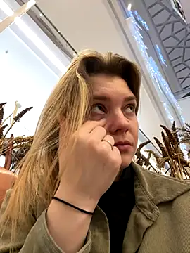 ValenciaShock online show from December 3, 2025, 6:43 am