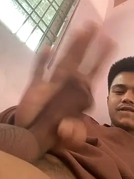 Hullax online show from February 28, 2026, 3:51 am