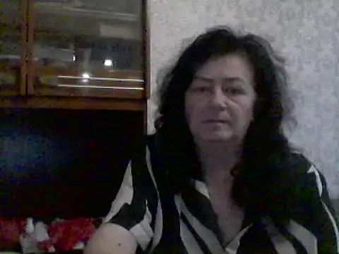 GypsiQueen2 online show from March 10, 2025, 1:54 pm