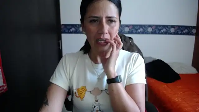 Snapshot of sharoon_cheerry chatting on October 9, 2025, 12:58 pm sharoon cheerry online show from October 9, 2025, 12:58 pm