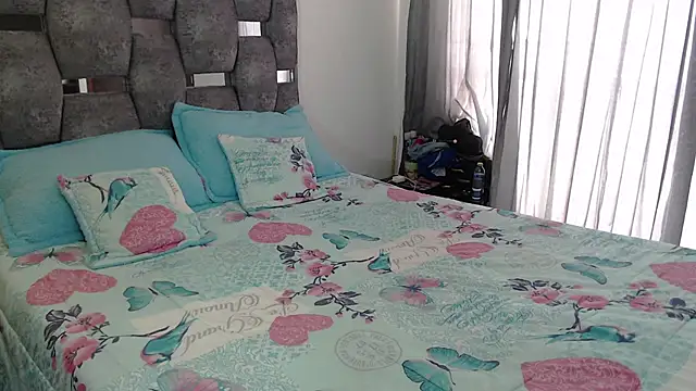 sara hott 1 online show from March 25, 2026, 2:45 pm