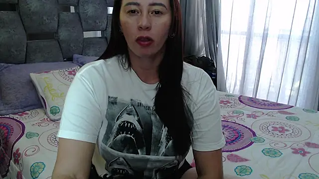 sara hott 1 online show from April 2, 2026, 2:26 pm