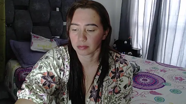 sara hott 1 online show from April 18, 2026, 7:58 pm