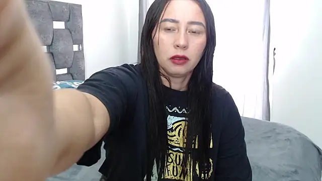 sara hott 1 online show from May 13, 2026, 3:20 pm