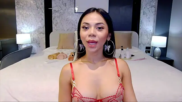 MillaBelle online show from December 17, 2024, 1:39 am