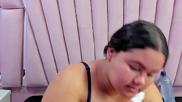 Snapshot of ValenTitis chatting on January 16, 2025, 8:03 pm ValenTitis online show from January 16, 2025, 8:03 pm