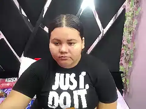 Snapshot of ValenTitis chatting on February 1, 2025, 2:05 am ValenTitis online show from February 1, 2025, 2:05 am