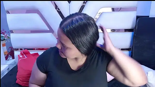 Snapshot of ValenTitis chatting on October 4, 2025, 8:29 pm ValenTitis online show from October 4, 2025, 8:29 pm