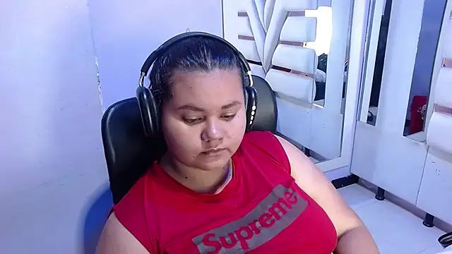 Snapshot of ValenTitis chatting on October 21, 2025, 8:42 pm ValenTitis online show from October 21, 2025, 8:42 pm