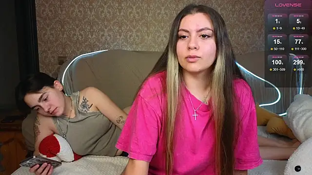 twobabesweet online show from January 5, 2025, 10:32 am