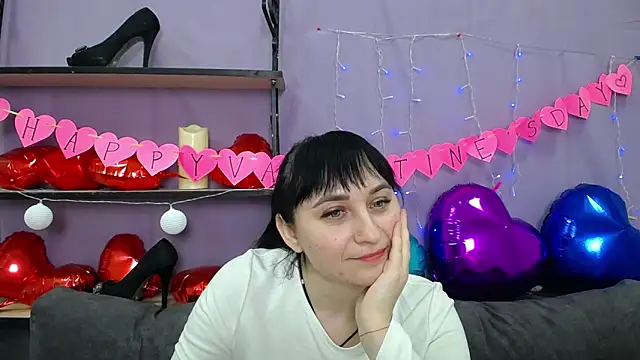 NinaFlawlees online show from February 6, 2025, 2:33 am