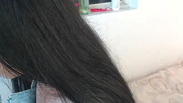 adriscute online show from February 9, 2025, 3:11 am