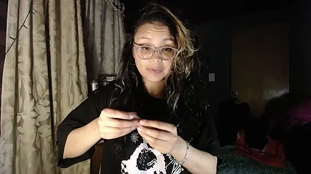 Hathorlove online show from November 3, 2025, 7:53 am