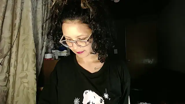 Hathorlove online show from December 1, 2025, 4:06 am