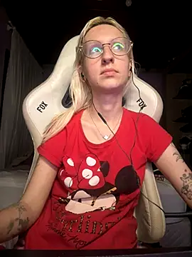 bunnydark00 online show from November 15, 2025, 2:53 am