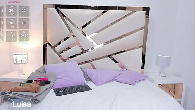 Naughty  Mom online show from January 9, 2025, 1:13 pm